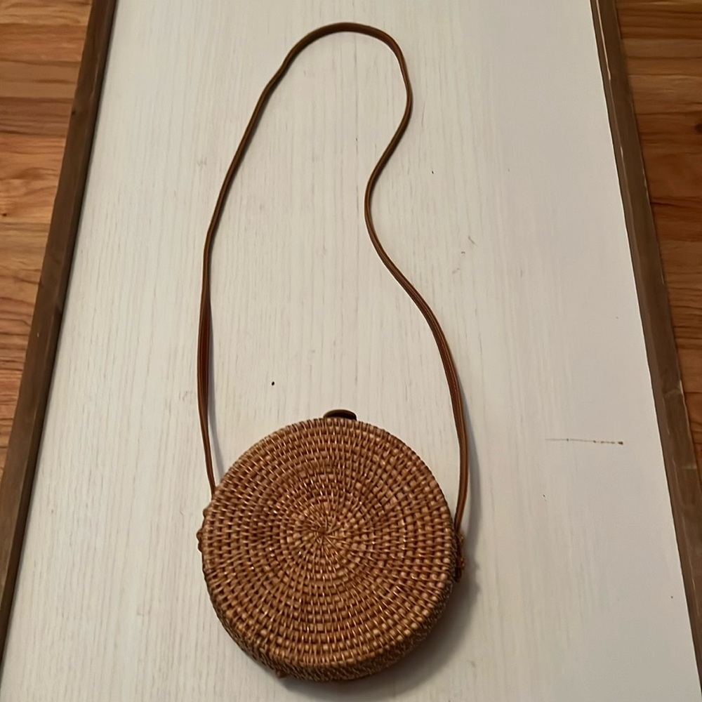 Crown vintage woven circular crossbody